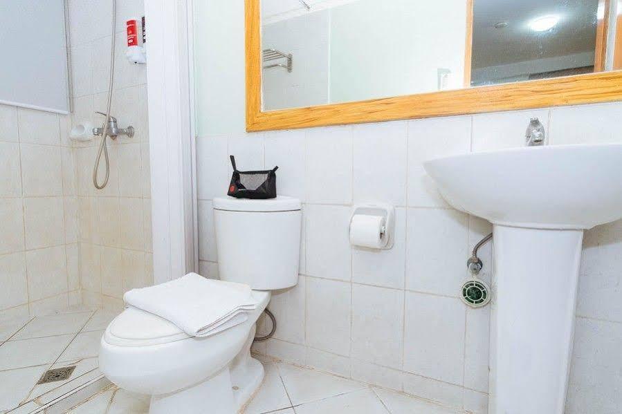 Sir William'S Hotel Кесон Сити Екстериор снимка