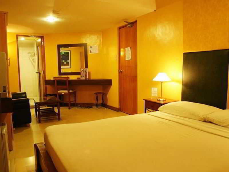 Sir William'S Hotel Кесон Сити Екстериор снимка