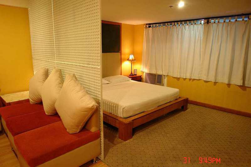 Sir William'S Hotel Кесон Сити Екстериор снимка